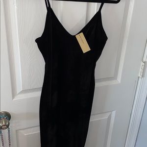 NWT - American Eagle velvet black dress
